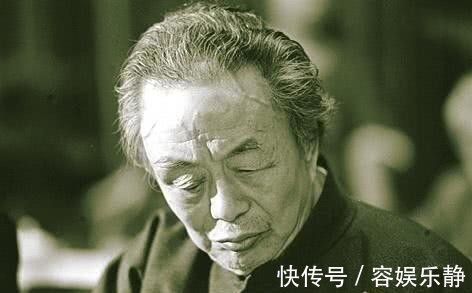 艾老@大诗人艾青书法功底深厚,气韵非凡,令人佩服,专家也羡慕