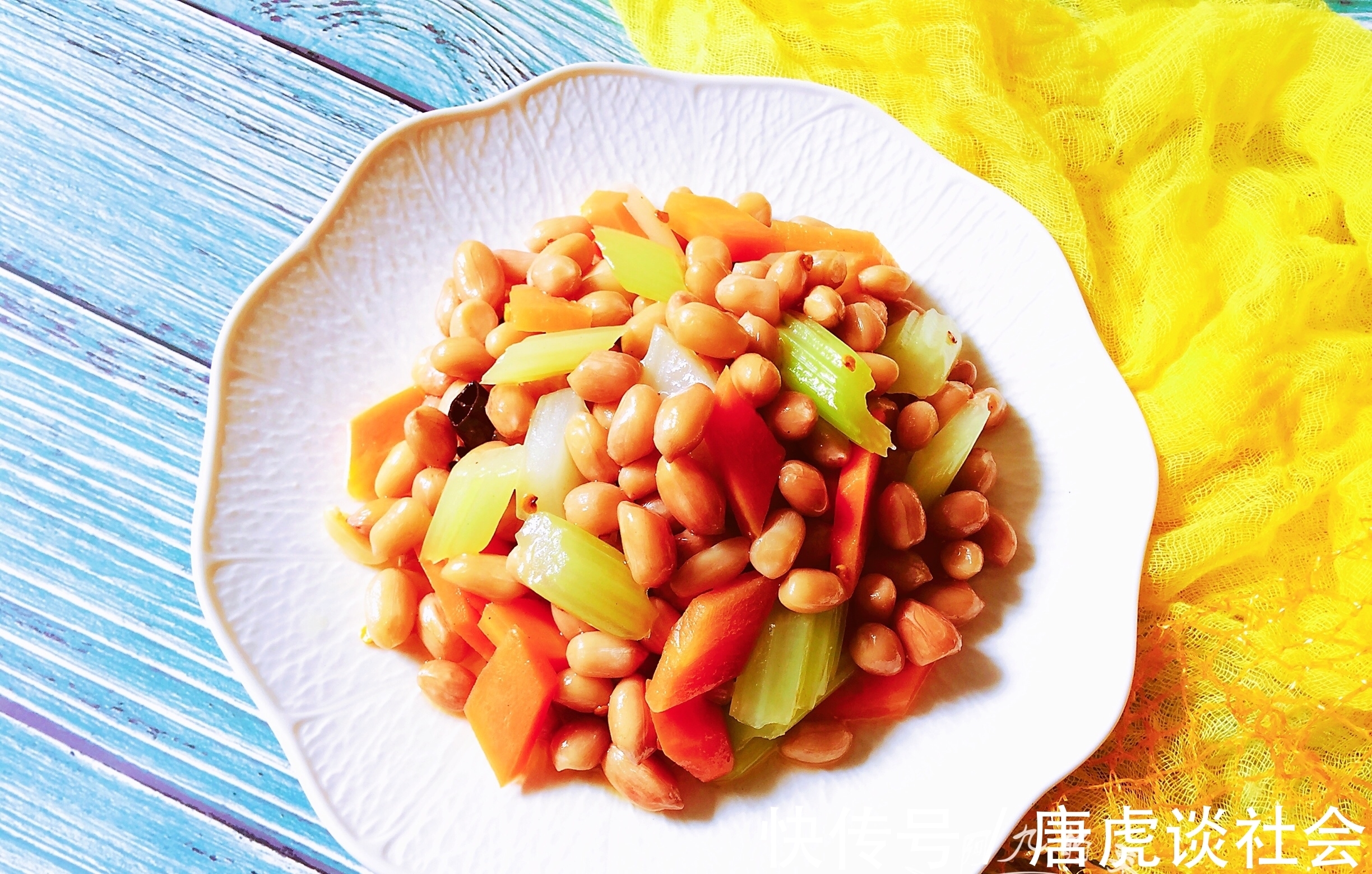 水煮花生|水煮花生米都放什么调料?30年大厨:别只会加盐,这样做才好吃