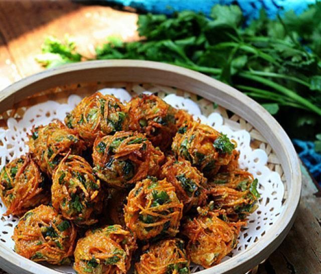 胡萝卜|胡萝卜香菜丸子,用胡萝卜炸成丸子,外脆内软,香酥极了