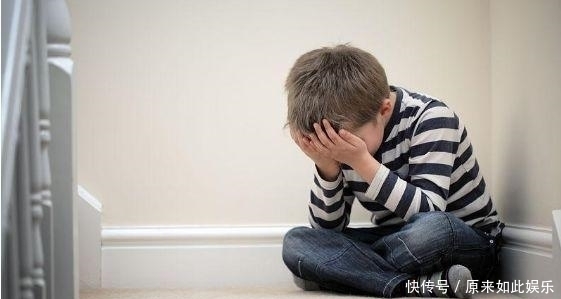 妈妈|公车上11岁男孩只因作业没做好,被妈妈扒光衣服,全车人围观拍照