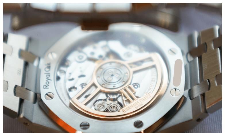 时尚歌星艾福杰尼戴什么腕表,男士运动腕表,爱彼15400的魅力