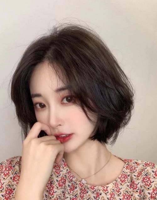 蓬松感|女人发型别瞎剪,不想单一就瞧这3款迷人的造型,时髦显瘦脱单快