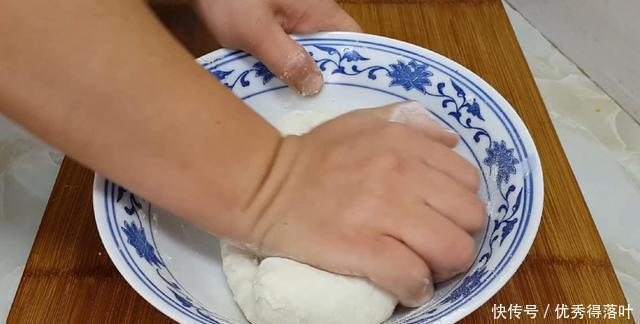 油酥|烧饼这样做才香酥，锅里烙一烙，比买的还好吃，咬一口就香酥掉渣