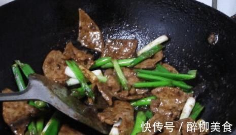 炒猪肝时，不要直接下锅炒！大厨教你一招，猪肝嫩滑爽口无腥味