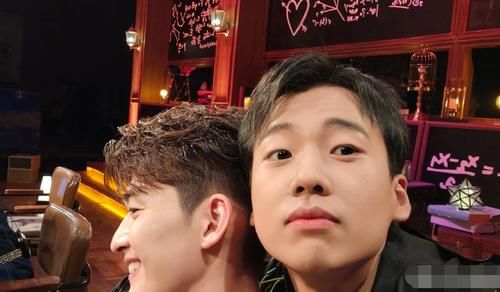  麒麟|张翰让郭麒麟坐自己腿上，谁注意大林子的反应，真不会掩饰