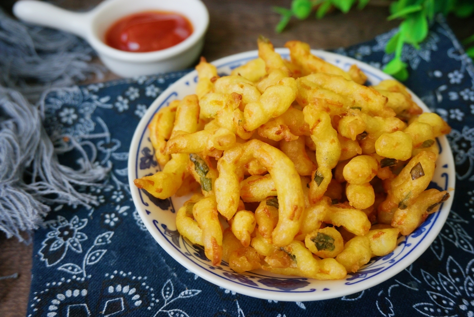 这菜一年四季都便宜，用它做个小吃，酥酥脆脆