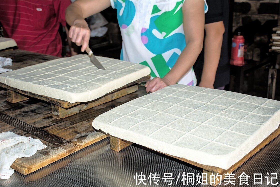 天冷了，想吃豆腐不用买，一碗黄豆一杯醋，教你在家低成本自制