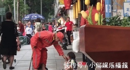 小样|“佛系奶爸”专治萌娃耍横火了,奶爸盘着腿坐着小样,治不了你!