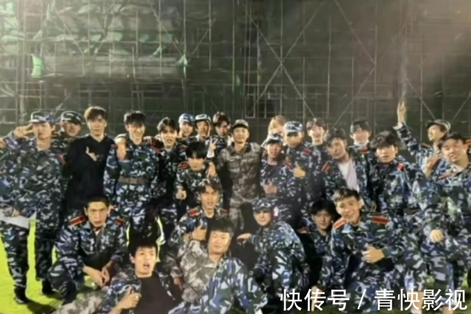 快乐大本营|丁程鑫缺席《快乐大本营》录制，张真源军训照片曝光，他们的大学生活开始了