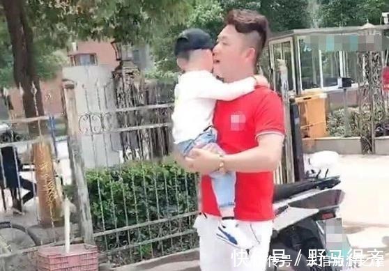 遛娃|“冻龄爷爷”走红,楼下遛娃被误认为是孩子爸爸,网友真时髦