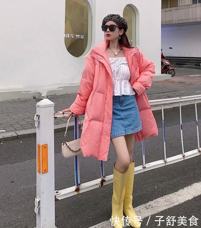 冬天穿羽绒服别只选黑灰色,今年流行这4款“亮色羽绒服”,洋气