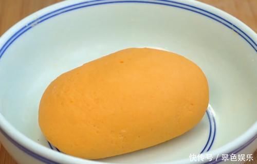1根红薯加2个鸡蛋,简单一做,外酥里软,孩子三天两头点名要吃