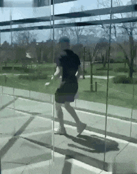 |搞笑GIF趣图:妹子天生力气大,一出场就把小伙子的活都抢了