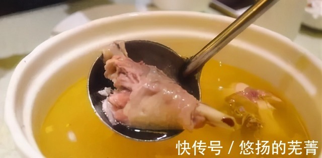 炖鸡汤先焯水就错了，直接下锅炖也不对，掌握这些技巧鸡汤才鲜香！