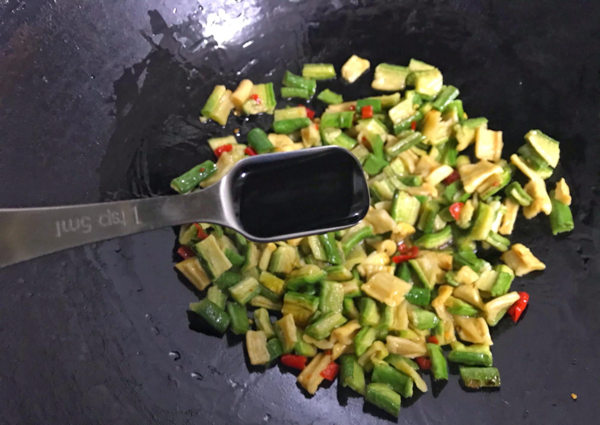 多加理会|夏天萝卜如此做,随手一炒就是下饭菜,清脆入味,比大鱼大肉开胃