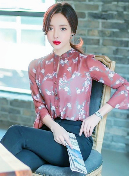 女神范|街拍女神温文儒雅的紧身打底裤小姐姐,大长腿十分亮眼