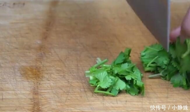 奶奶教做的鸡腿肉,不柴不油腻,鲜嫩多汁,酸酸辣辣特别开胃