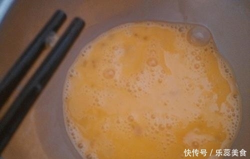 吃法|剩馒头又有新吃法,简单2步易操作,上桌2分钟被抢光,比肉还香