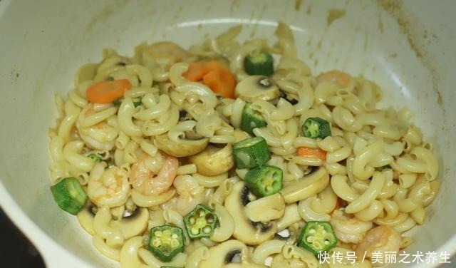 母子2人的早餐，发圈引来无数点赞，网友简单也可以很有仪式感