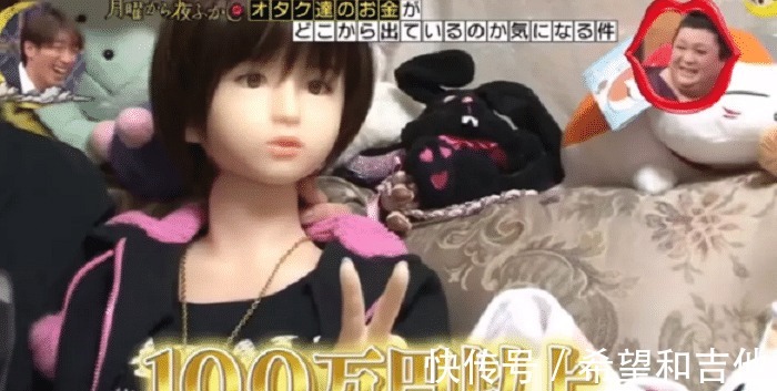静香|二次元真壕一个玩偶100万,为心仪女仆掷千金,看他月收入懂了