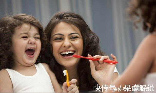 戏精|学会做个戏精,宝宝不愿意刷牙该怎么哄才好?