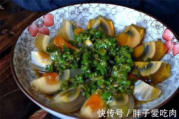 在家自做青椒酱，做法简单，颜色翠绿不发黄，好吃方便