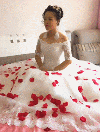 |搞笑GIF：今天是我大喜的日子 但感觉一点都不开心