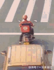 |搞笑GIF：单身久了什么事情都做的出来， 是时候找个女朋友了