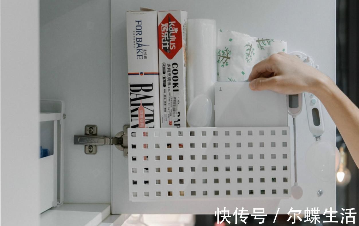 灶台|原来不懂，厨房瓶瓶罐罐堆灶台！其实早该这样弄，干干净净又高级