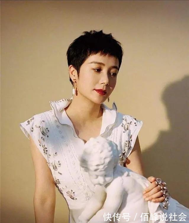 泡面 女人过了40岁,尽量少留这3款“大妈”发型,这3款发型更适合你