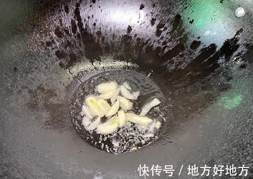 芹菜|素炒芹炒没味道？加入这个食材，不用肉不加调料，好吃到舔盘子