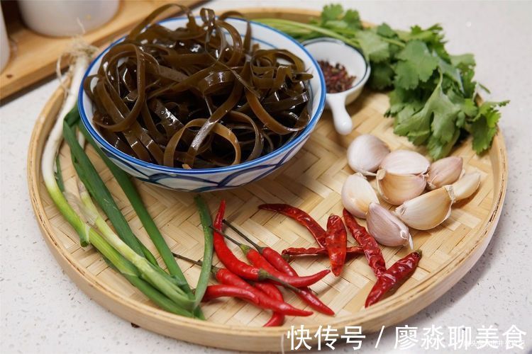 蒜汁|清爽开胃的凉拌海带丝做法,好吃到停不下来,多一步味道就香了