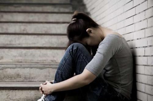 敏敏|5岁女童光着身子逛超市,宝妈却不以为然,家长别让无知伤了孩子