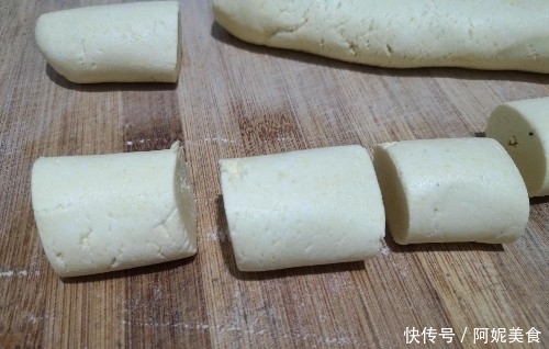 糯米滋|此零食老少皆宜,自己在家做,蒸一蒸10分钟搞定,再也不用买