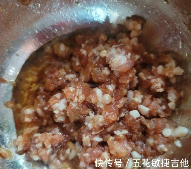 美食天下|虾皮鲜肉韭菜水饺，味道很鲜美，超好吃！
