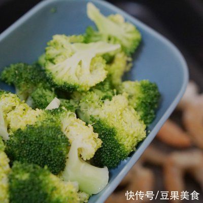 没有什么是西兰花豆腐虾汤解决不了的