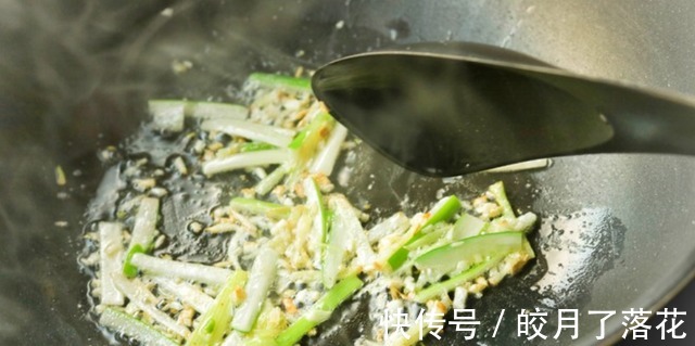 小葱|菠萝酥肉的做法，好吃不腻，小朋友们都爱吃！