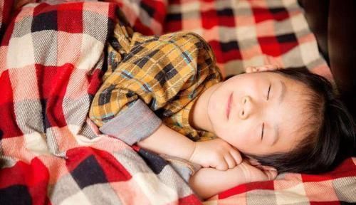 睡眠质量|哈佛大学研究发现：孩子在2个“黄金期”睡觉，更有助于大脑发育