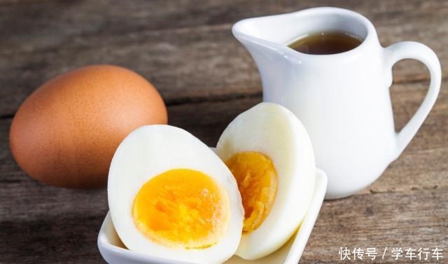 煮鸡蛋,只会清水煮是外行,加上2样,鸡蛋又嫩又香,特好剥壳