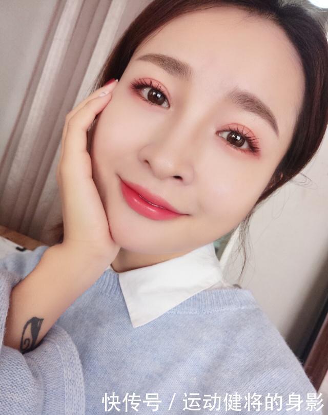 底妆|女人再忙也要化妆,简单易学的通勤妆容,4个步骤教你打造伪素颜