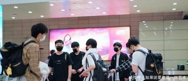 键盘 RNG夺冠后就飘了?选手相继成为“键盘侠”,当众放狠话开怼