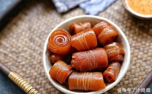 下酒|最美味的下酒菜,买肉时猪皮可别扔,卤一卤下饭又下酒