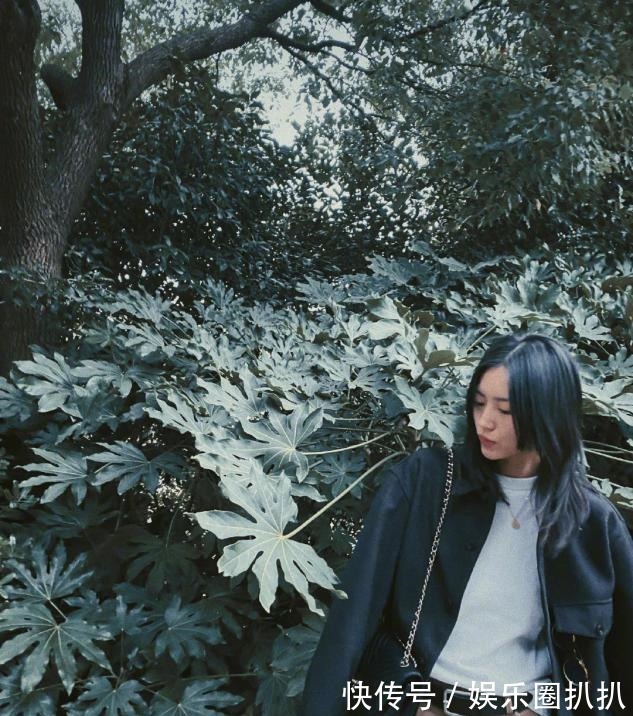 衬衣 刘雯日常穿搭也有高级范儿,花衬衣配夹克外套,酷帅又显气场!