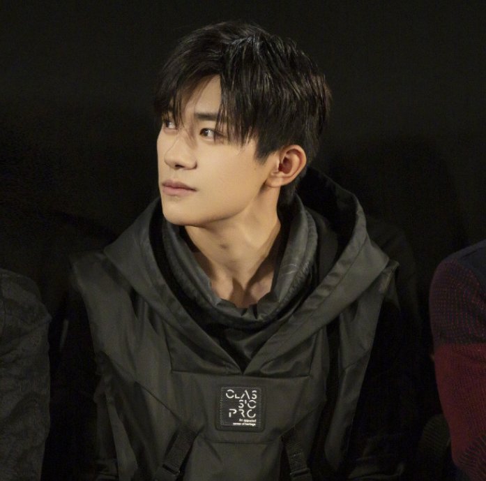 娱乐圈|男艺人流量价值排名：肖战稳站第一名老位置，蔡徐坤却无缘前三！