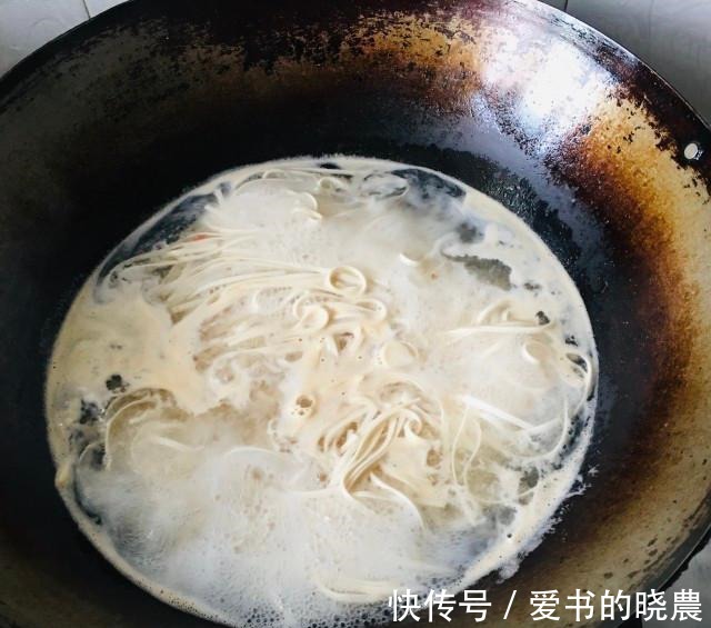 面条|西红柿鸡蛋拌面，一款简单美味的家常拌面，极易上手！