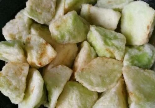  小妙|红烧茄子裹面粉还是淀粉，一个小妙招：“做出美味才是硬道理。”