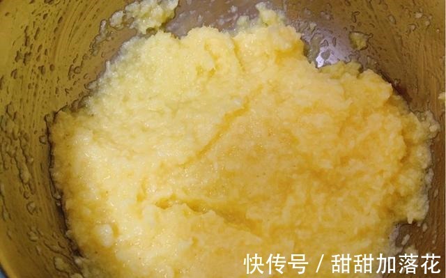 椰香浓郁的奶香椰蓉小面包，零失败简单又快手，好吃到停不下来！