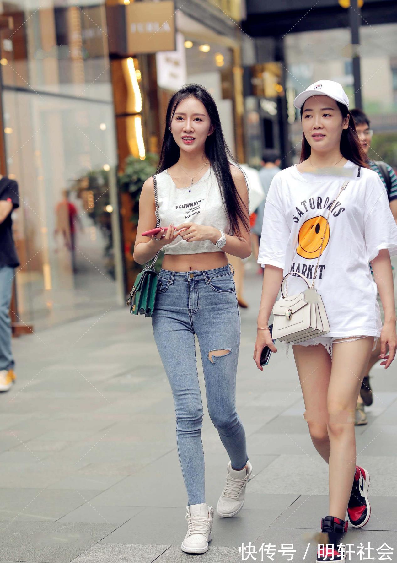 美女|时尚：美女少女感十足，性感搭配尽显极致女人魅力！