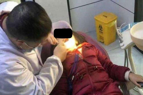 男孩|7岁男孩长“双排牙”,原因是妈妈的精细喂养,换牙期宝宝要注意