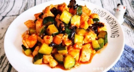 西葫芦|一道美味的酸甜鸡丁西葫芦,老少皆宜,隔壁都馋哭了!